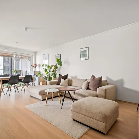Modern & Spacious *
